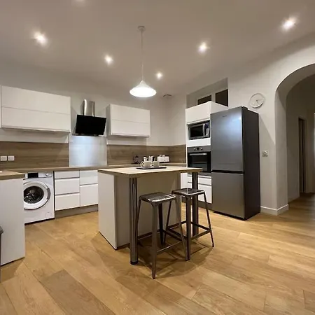 T4 Atypique Plein Centre Classe 3 Etoiles Apartmán *